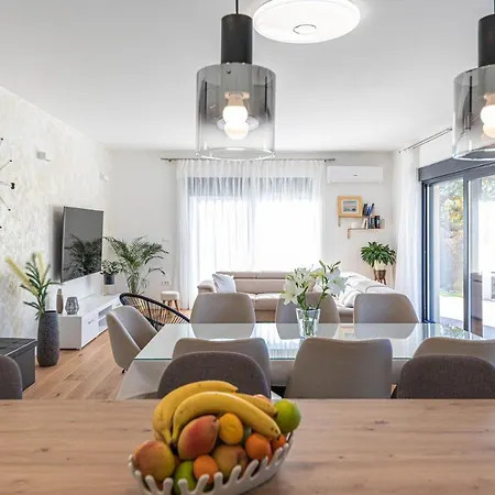 Luxury Elena Villa