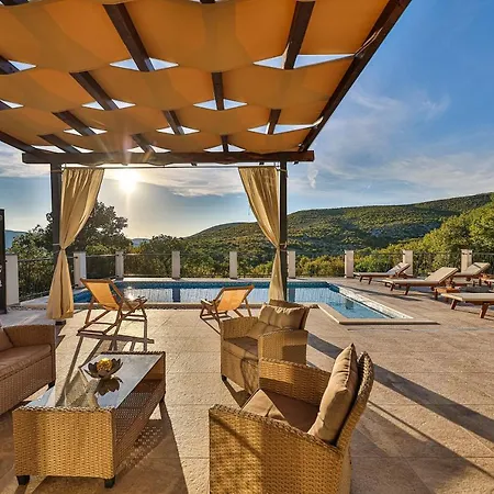 Luxury Elena *