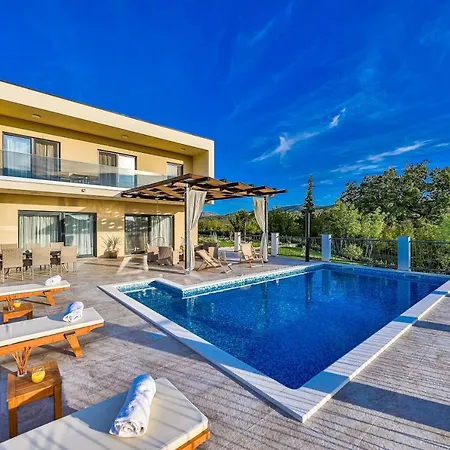 Luxury Elena *