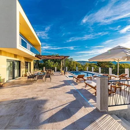 Luxury Elena Villa *