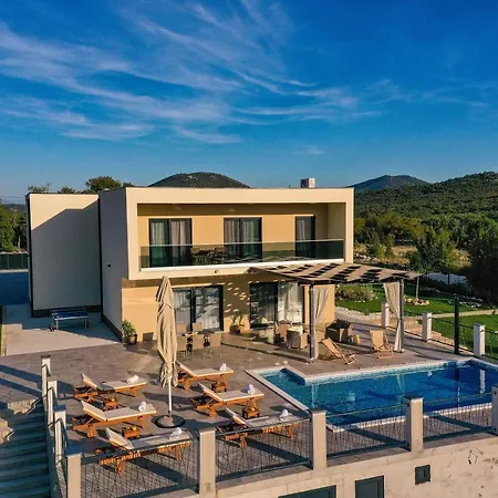 Luxury Elena *