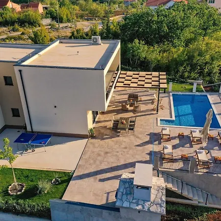 Luxury Elena *