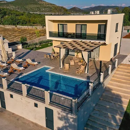Luxury Elena Villa